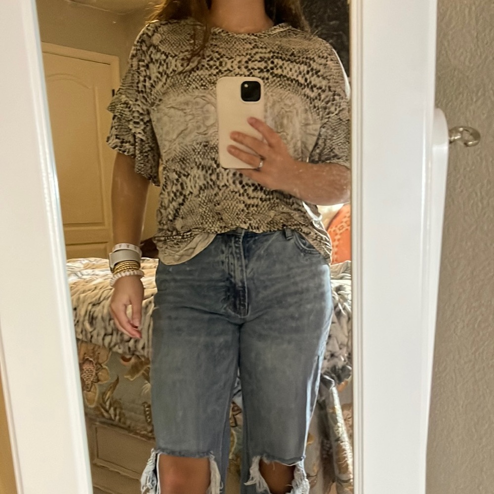 Snake print shirt ruffles on sleeve